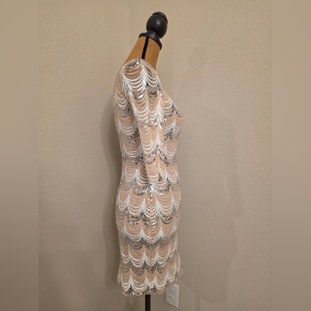 Sequin Scallop Pattern Dress - image 3